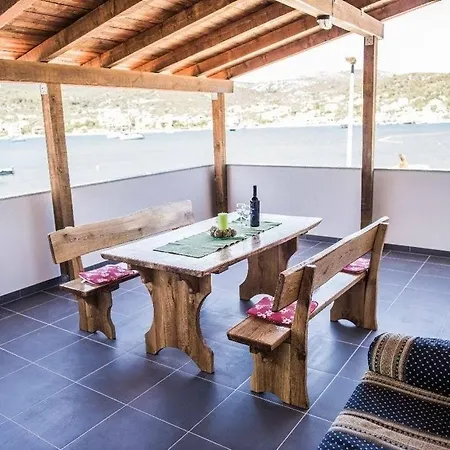 Lägenhet With Parking Space Vinisce, Trogir - 25373 Vinišće