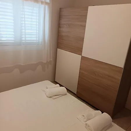 Apartment With Parking Space Vinisce, Trogir - 25373
